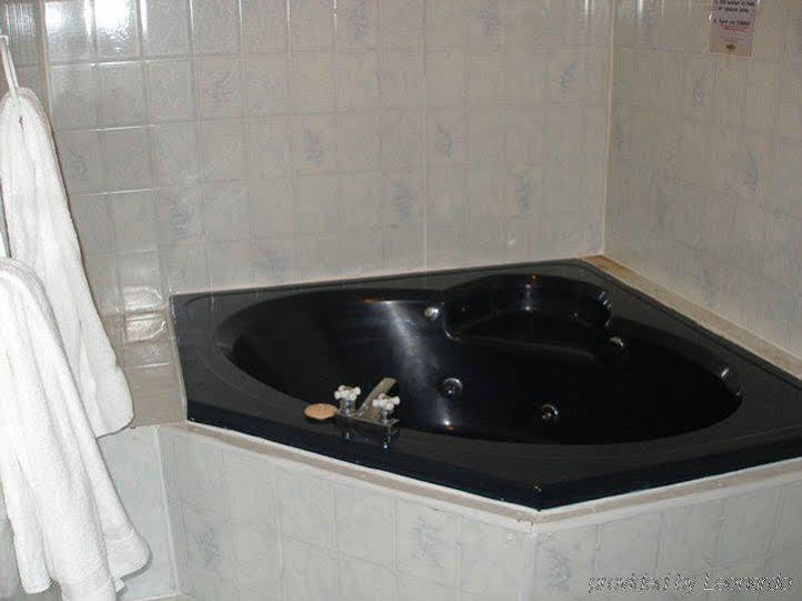 Lively Inn And Suites - Sudbury Naughton Værelse billede